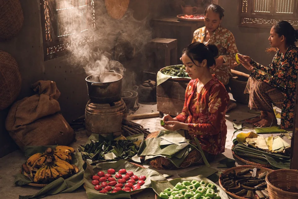 Bàn ăn tại Nguyễn Văn Lộc